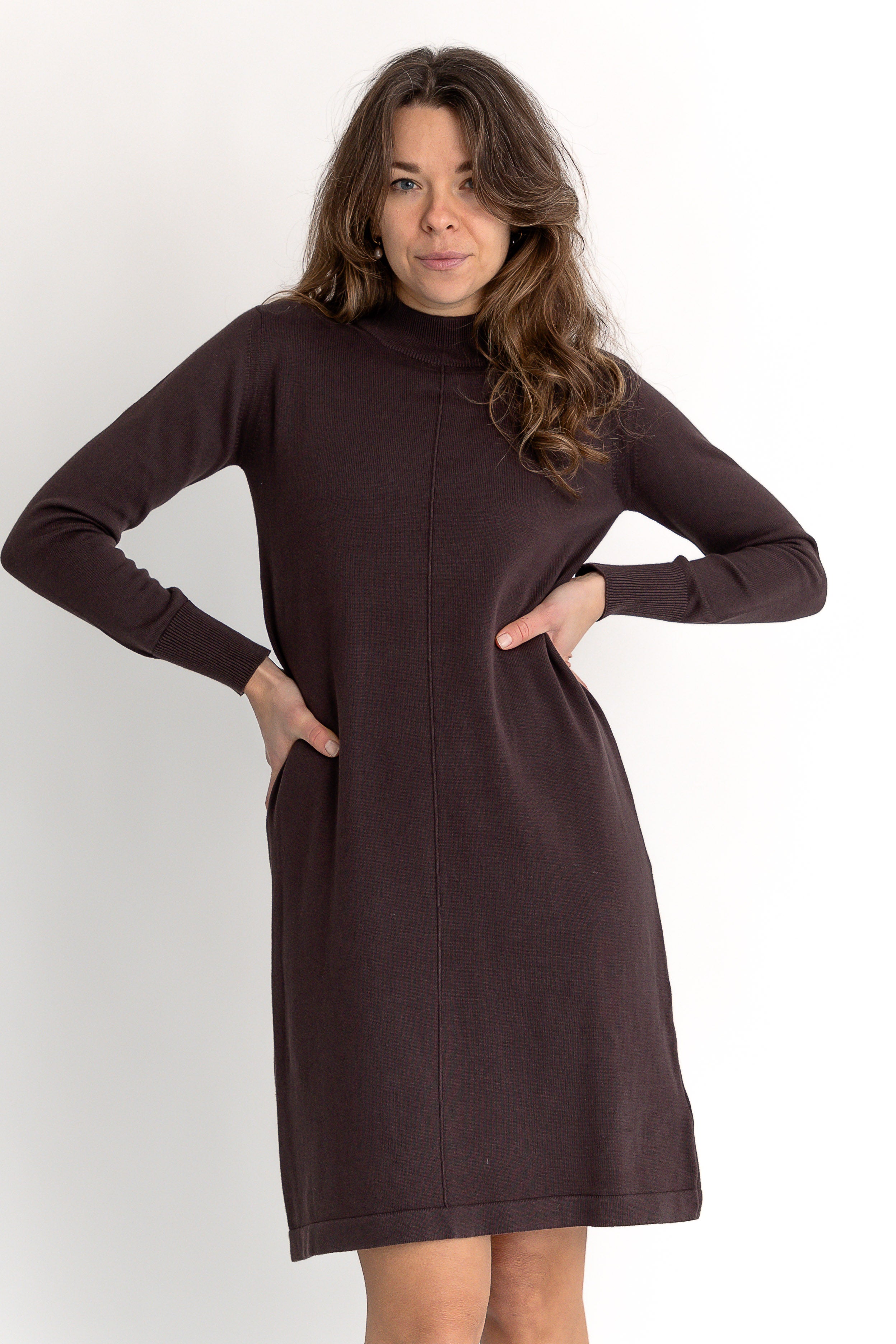 Úpletové šaty MELAWEAR Harleen - Dark Brown